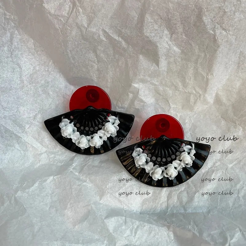 Wholesale Embossed Fan Alloy Earrings